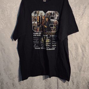 Collector's New with Tags season 6 OUTLANDER black Tee-shirt with Autographs*